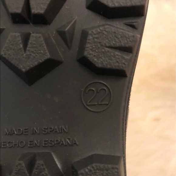 🔴SOLD🔴 Zara Toddler Boots - Picture 4 of 5